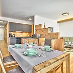 The 3- Residences By Aahh Apartamento *