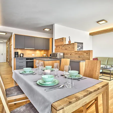 The 3- Residences By Aahh Apartment *